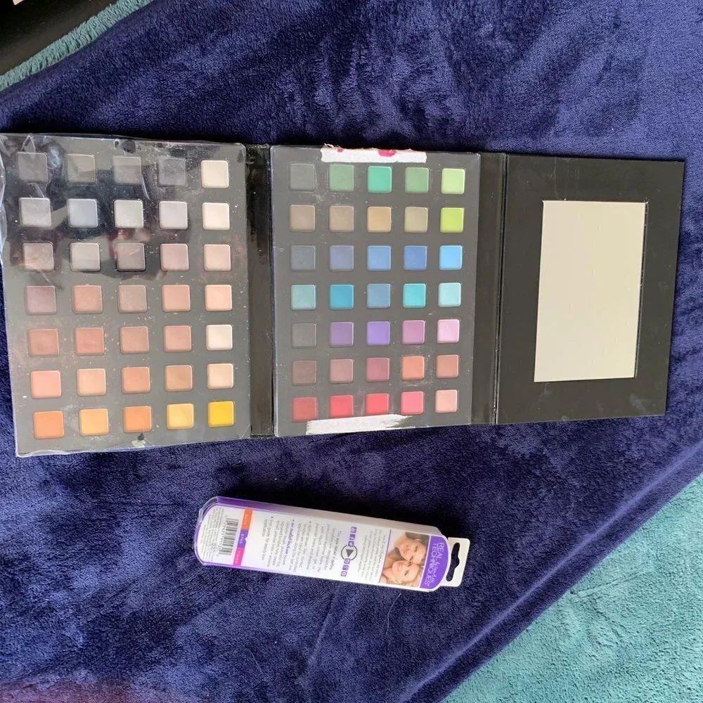 Beauty Gems Fashion Favorites Eyeshadow Pallete